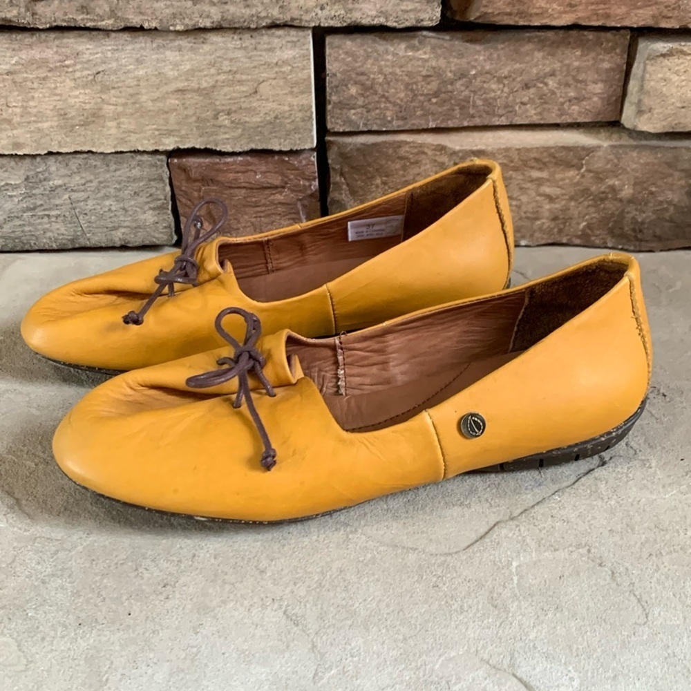 Sergio Tomani sz 37 mustard yellow leather slip on loafers